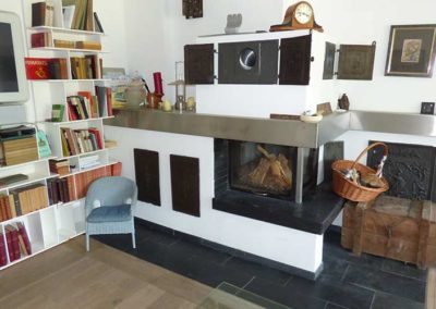 Großer Kamin im Kaminzimmer